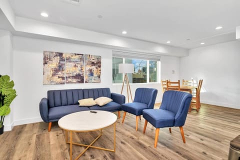 Communal lounge/ TV room, Living room, Seating area