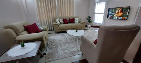 Communal lounge/ TV room, TV and multimedia, Living room, Seating area, Evening entertainment