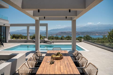 Patio, Day, Natural landscape, View (from property/room), Balcony/Terrace, Dining area, Mountain view, Pool view, Sea view, Swimming pool, Location, sunbed