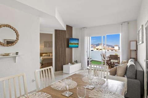 Beautiful 3 Bed Stylish & Cozy Apartment - Susanna Suite Apartment in Sitio de Calahonda