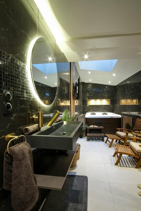 La Golden Suite Apartment in Cambrai