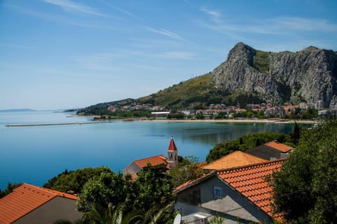 Mountain view, Sea view