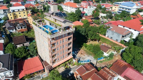 Property building, Day, Neighbourhood, Bird's eye view, City view, Pool view, Street view, Swimming pool, Location