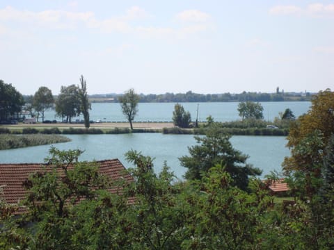 Restaurant/places to eat, Spring, Off site, Neighbourhood, Natural landscape, Fishing, Fishing, Beach, Canoeing, Hiking, Lake view, Area and facilities, Supermarket/grocery shop