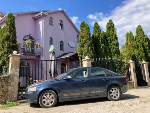 Vila Madams - Palić-Serbia Bed and Breakfast in Vojvodina