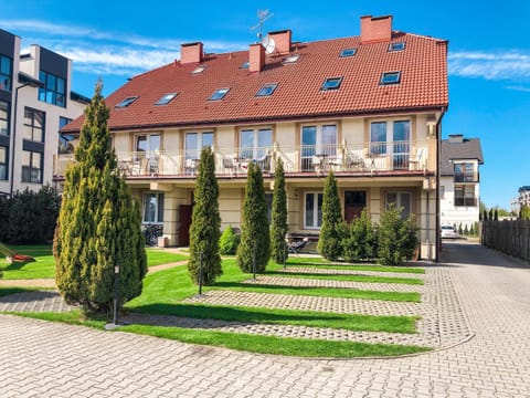 Property building, Facade/entrance, BBQ facilities, Children play ground, Garden, Garden, Balcony/Terrace, Floor plan, On site