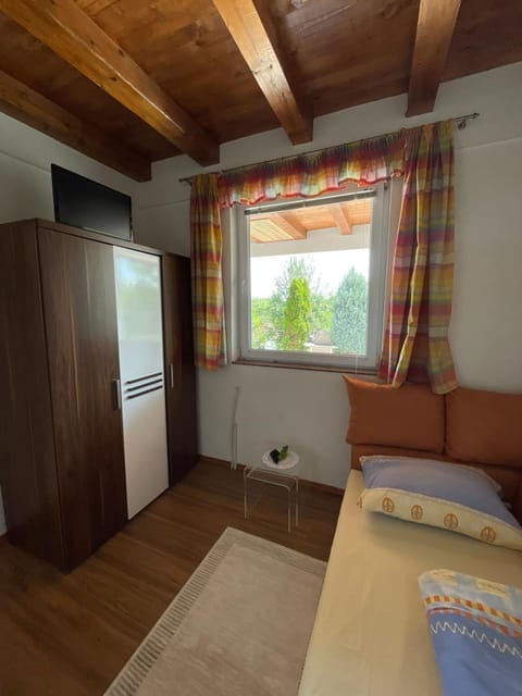 Photo of the whole room, Seating area, Bedroom