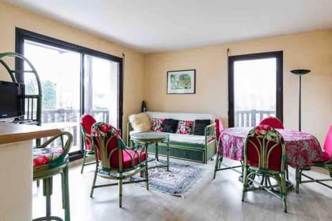 Très bel appartement de Standing a 300 mètres de la mer, et à proximité du casino de Deauville Apartment in Deauville