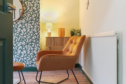 Home from Home 4 Bed - Ideal for Workers & Great for Groups, FREE Parking, Spacious, Pet Friendly Netflix Apartment in Rotherham