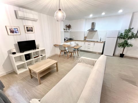 TV and multimedia, Living room, Dining area