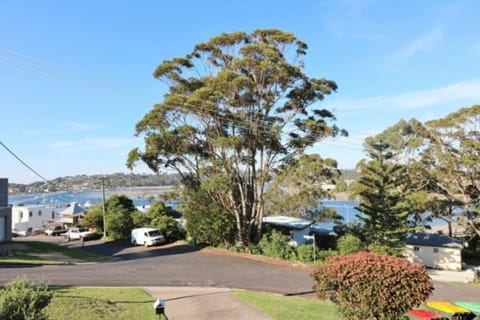 Neighbourhood, Lake view, Street view