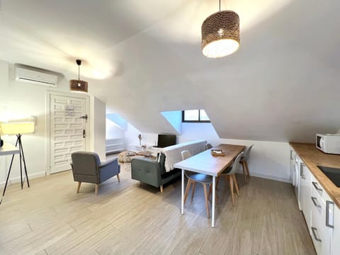 Living room, Dining area