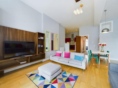 Communal lounge/ TV room, Living room, Dining area, Bedroom