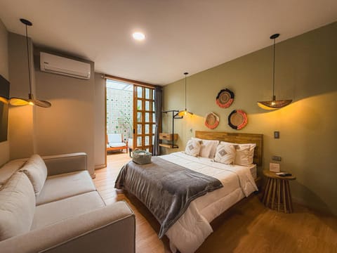 Bed, Living room, Photo of the whole room, Bedroom, air conditioner
