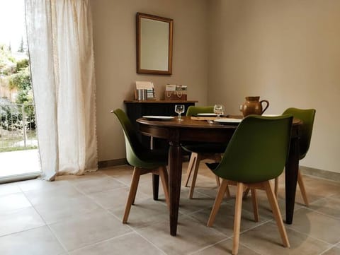 Charmante maison avec jardin aux portes des gorges de l'Ardèche House in Saint-Martin-d'Ardèche