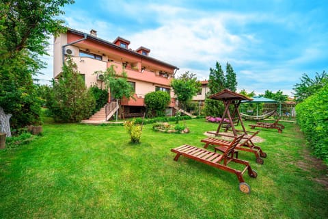 Garden, Garden, Balcony/Terrace, sunbed
