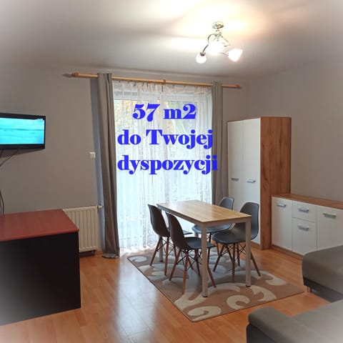 Bed, TV and multimedia, Living room, Dining area