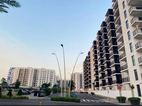 Property building, Day, Neighbourhood, Street view, Location