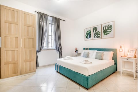 Bed, Photo of the whole room, Bedroom, towels, wardrobe