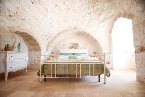 Bed, Photo of the whole room, Decorative detail, Bedroom