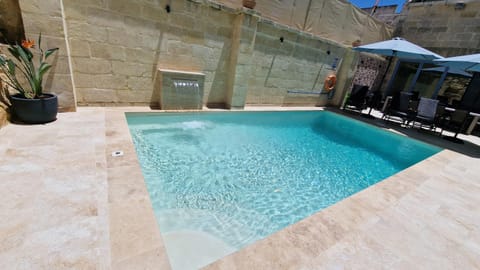 Patio, Pool view, Swimming pool, Swimming pool, sunbed