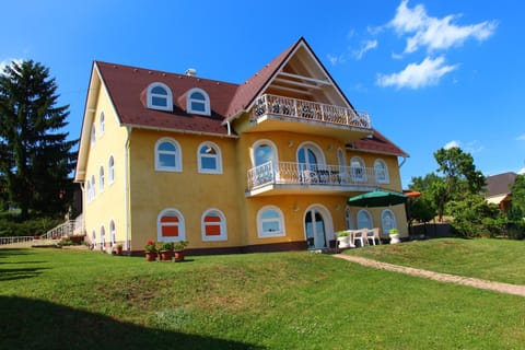 Facade/entrance, Garden view