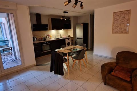 Kitchen or kitchenette, minibar, pet friendly, stove