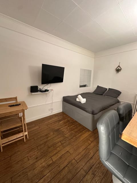 Studio idéal proche centre Paris Apartment in Issy-les-Moulineaux