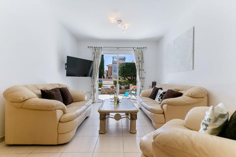 TV and multimedia, Living room, Garden view