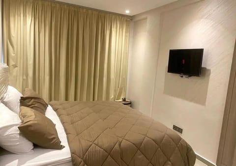 Bed, Night, Photo of the whole room, Bedroom, locker