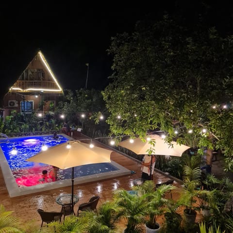 Swimming pool