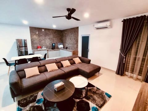 TV and multimedia, Living room, Seating area, Dining area, fireplace, air conditioner