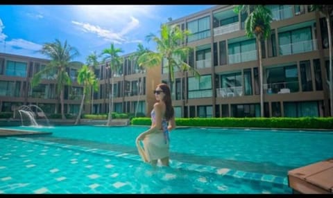 Property building, Day, People, Pool view, Swimming pool, Swimming pool, group of guests, sunbed