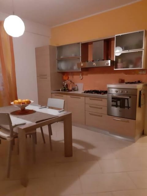 Kitchen or kitchenette, Dining area, dishwasher, pet friendly, stove