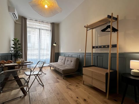 Living room, Dining area, air conditioner