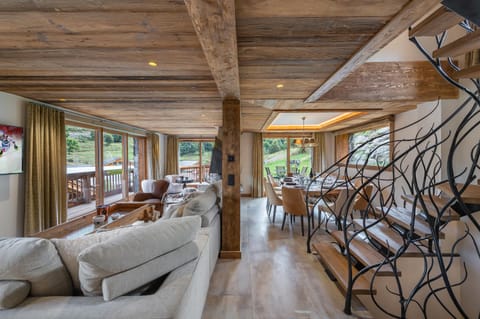 Le Cheval Blanc Luxe, skis aux pieds, jacuzzi, hammam, salle de cinéma Chalet in Les Allues