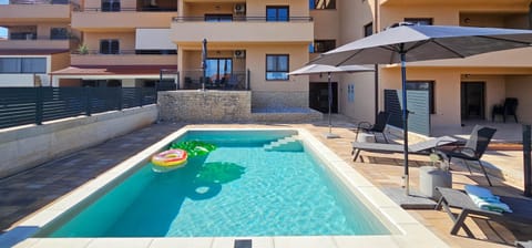 Swimming pool, Swimming pool