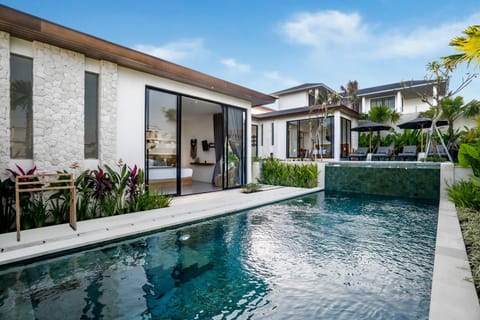 Property building, Pool view, Swimming pool, sunbed