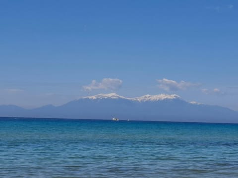 Day, Beach, Mountain view, Sea view