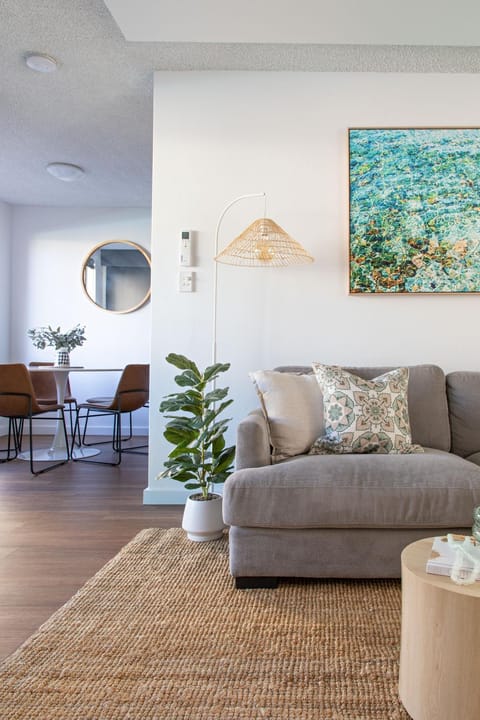 Communal lounge/ TV room, Living room, Seating area, Dining area, hair dresser