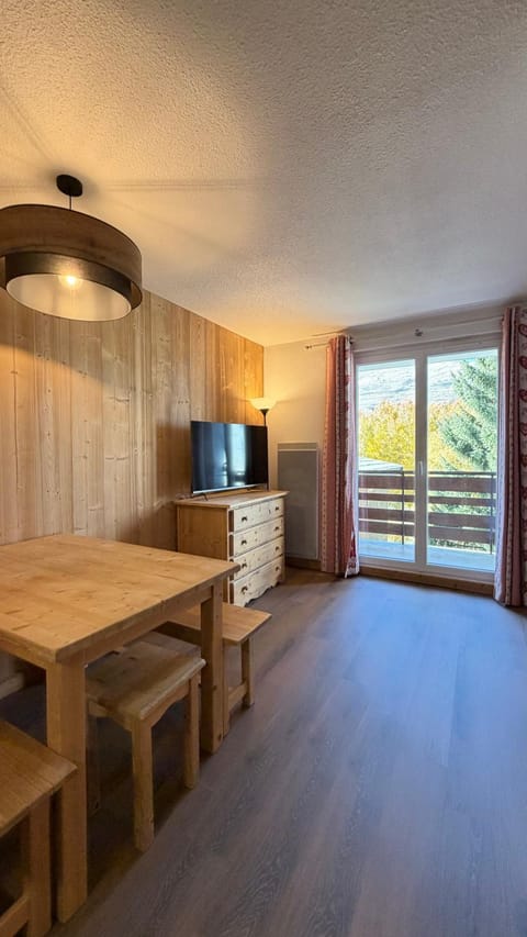 Appartement les 2 alpes 1800 départ /retour skis aux pieds Apartment in Les Deux Alpes