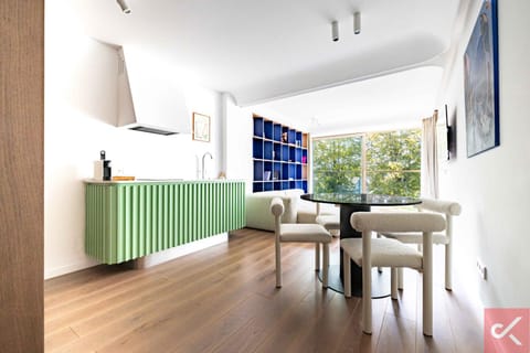 TV and multimedia, Kitchen or kitchenette, Living room