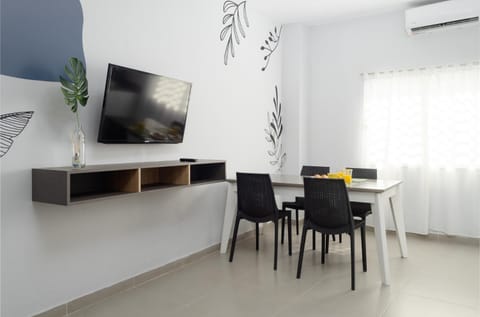 TV and multimedia, Dining area, air conditioner