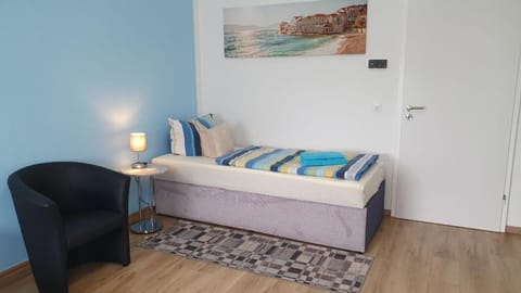 Bed, Living room, Photo of the whole room, Seating area, Bedroom