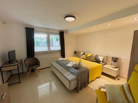 Bed, TV and multimedia, Bedroom