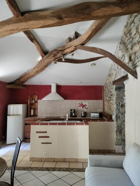 Coffee/tea facilities, Seating area, minibar, pet friendly, stove