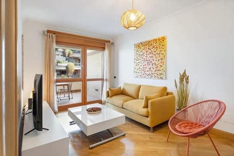 Property building, TV and multimedia, Living room, Seating area, Dining area
