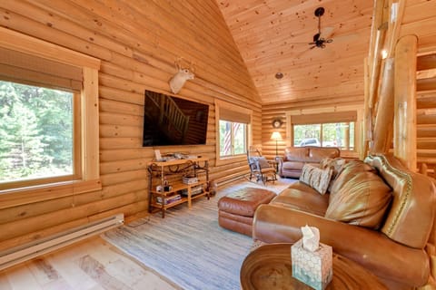 Cozy Arkdale Wood Cabin Near Petenwell Lake! Cabin in Petenwell Lake
