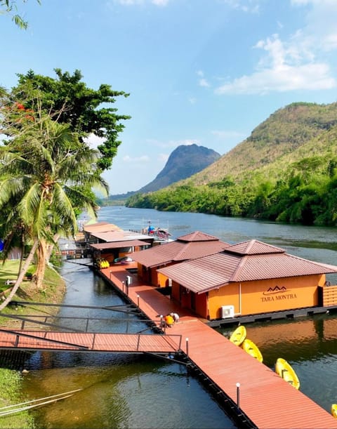 Property building, Day, Natural landscape, Mountain view, River view