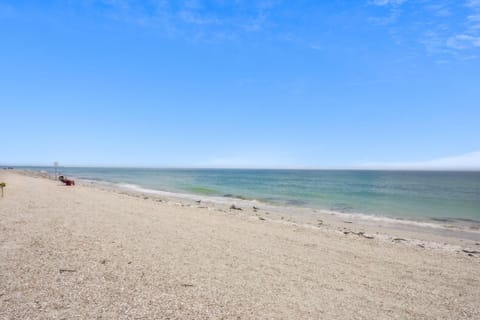 Beach Livin 3 - 3 Bedroom Upstairs House in Sunset Beach